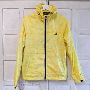 new balance yellow graphic windbreaker M EUC